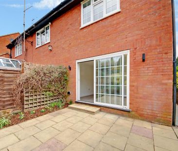 2 bedroom end of terrace house to rent - Photo 2