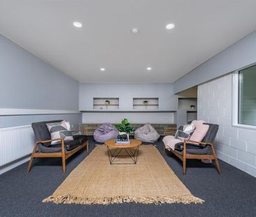 52 Kiwi Crescent, Tawa - Photo 2