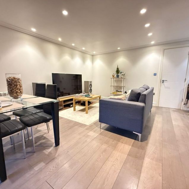 Archway Road, London - Photo 1