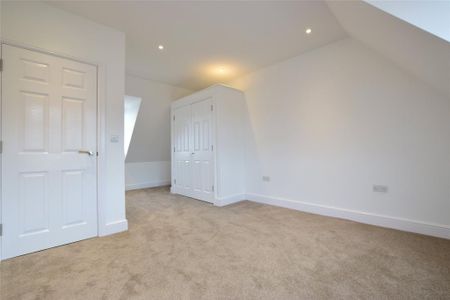 3 bedroom end of terrace house to rent - Photo 2