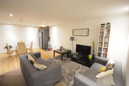 Reigate Road, Epsom, Surrey, KT17 3JZ - Photo 2