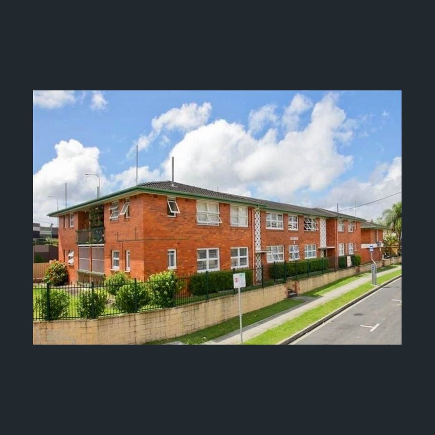 2/2 Carl Street, Woolloongabba, Qld 4102 - Photo 1