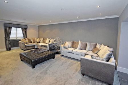 6 bedroom detached house to rent - Photo 4