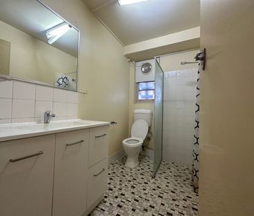 Cozy 2 Bedroom Unit - Walking distance to Glenelg Beach - Photo 5