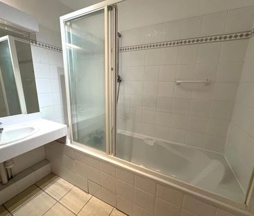 Location Appartement 3 pièces 72m² AIX EN PROVENCE 13100 - Photo 5