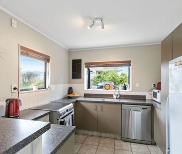 Spacious 3-Bedroom Family Home - Photo 6