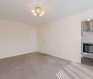 2 bedroom semi-detached bungalow to rent - Photo 2