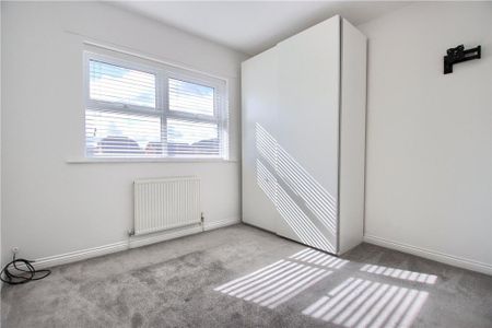 3 bedroom detached house to rent - Photo 2