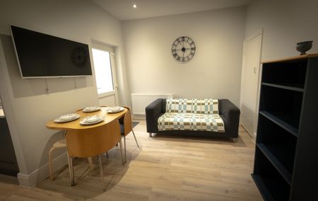 4x Double Rooms, near RHS and City Centre. Room 1 - Photo 2