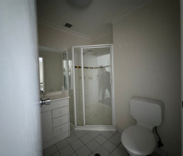 Prime 1-Bedroom Apartment in Melbourne CBD – Location, Convenience,... - Photo 4