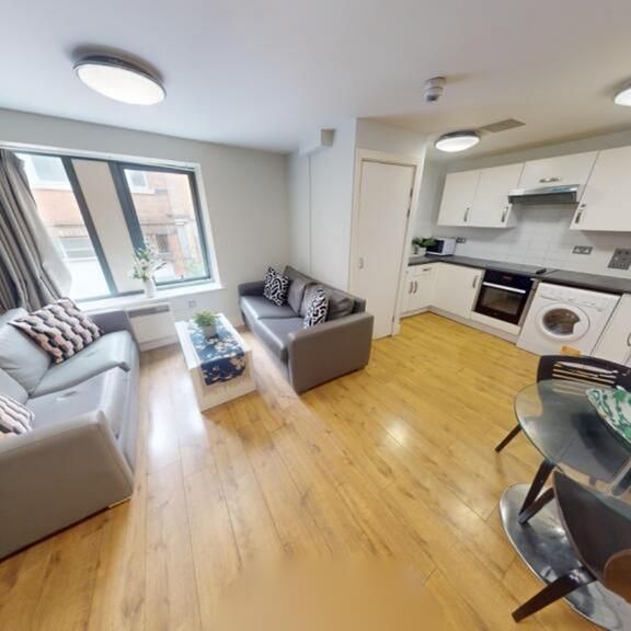 4 bedroom flat to rent - Photo 1