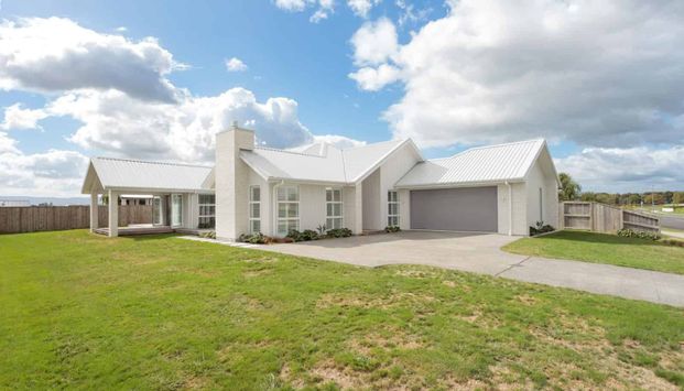 Spacious executive family home - Photo 1