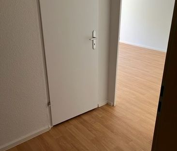 Altersfreundlich mit Aufzug! 1-Zimmer-Wohnung mit Balkon im EG - Photo 4