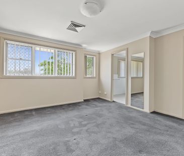 Spacious Four-Bedroom Duplex with Ducted Air Conditioning & Double ... - Photo 6