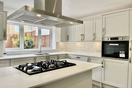3 bed House Graveney Road, Tooting, SW17 - Photo 3