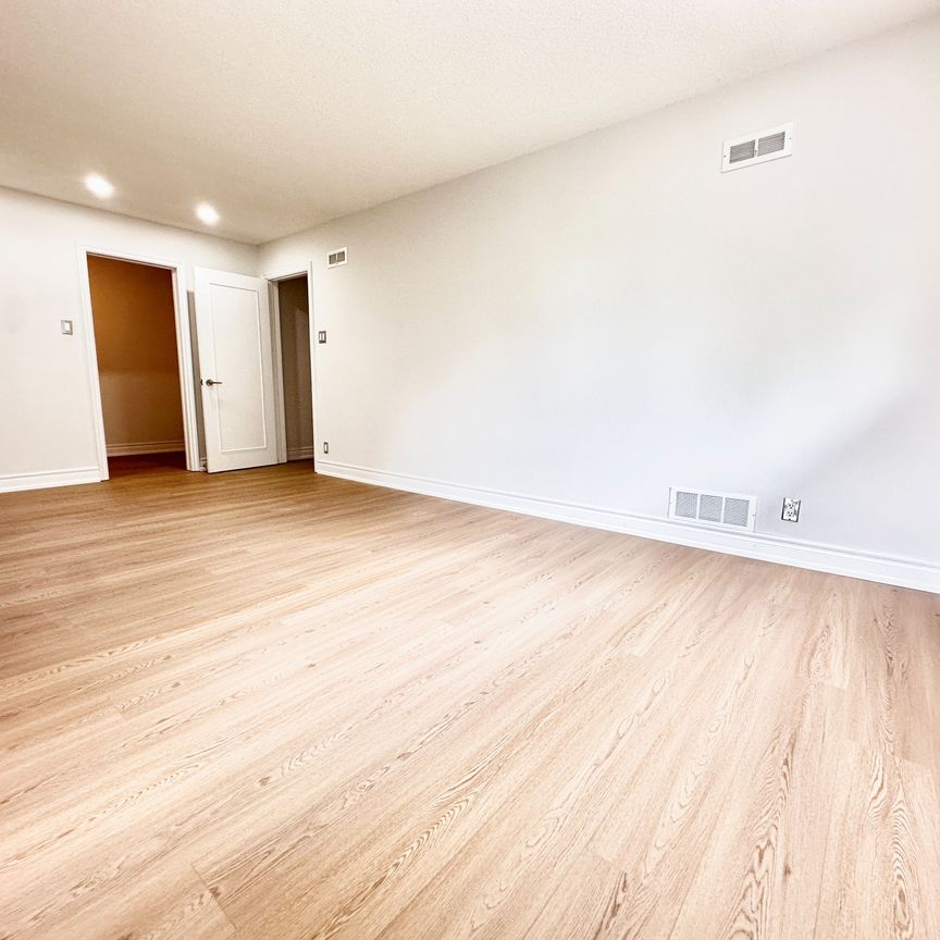 For Lease - 1319 Cumnock Crescent, Oakville, Ontario - Photo 1