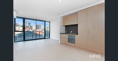 Designer apartment with city views - Photo 2