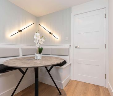 Modern Living - Large Stylish Double En-Suite Rooms Room 2 - Photo 3