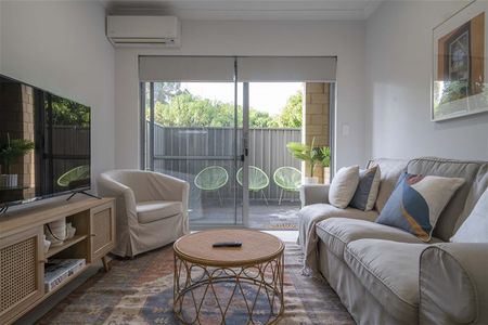 $770/w furnished Modern 2b Unit in Cloverdale - Photo 2