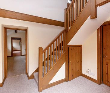 2 bedroom barn conversion to rent - Photo 2