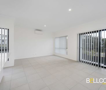 Luxurious family home designed for easy living and entertainment! - Photo 1