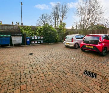 Apt 1 Carolan Place 45 Rossmore Drive, Ormeau Road, - Photo 4