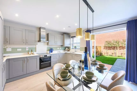 4 bedroom semi-detached house to rent - Photo 3