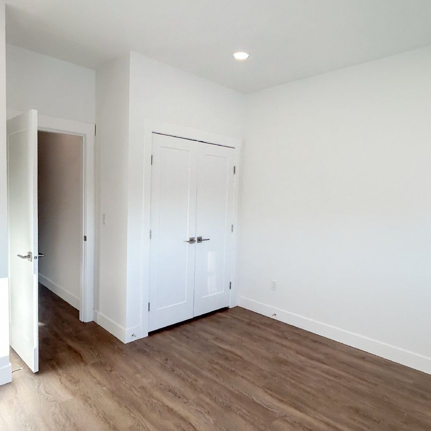 WHITTAKER 2 - B - 8708 - Photo 1