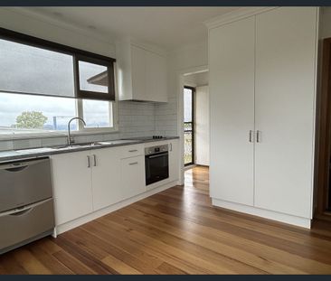 Low Maintenance Three Bedroom Home - Photo 5