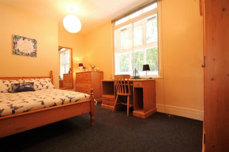 6 Huntsmoor House, Spital Tongues - Photo 3