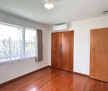 Spacious 5BR Hillcrest Haven w/ Views - Photo 2