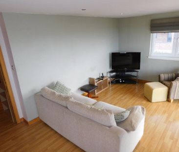 3 bedroom flat to rent - Photo 2