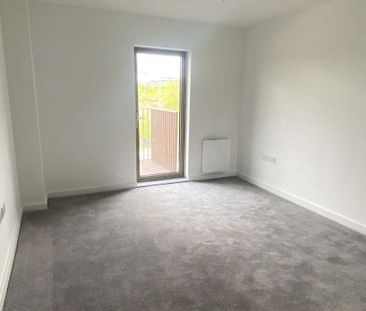 A stylish and modern apartment situated in vibrant Ashford. - Photo 2