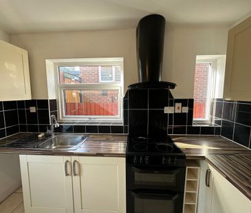 3 bedroom semi-detached house to rent - Photo 6