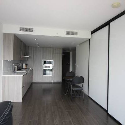 Stunning 1 Bed, 1 Bath, Den, In-Suite Laundry, Balcony & More! - Photo 3