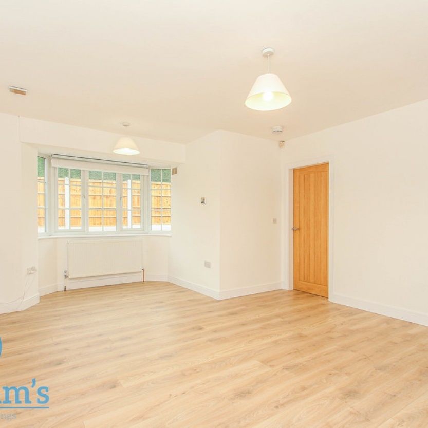 Middleton Boulevard, Wollaton - Photo 1