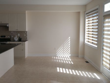 For Lease - 37 Ladder Crescent, East Gwillimbury, Ontario - Photo 5