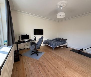 Flot 3 værelses lejlighed med stor vestvendt altan - Photo 4