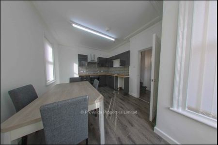 4 Bedroom Houses Kirkstall - Photo 4