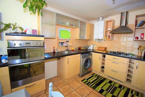 4 bedroom semi-detached house to rent - Photo 1