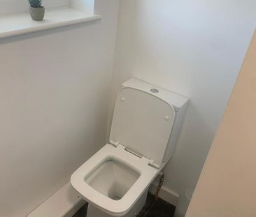 1 bedroom in a house share to rent - Photo 6