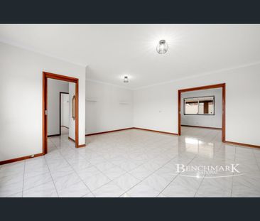 5 Boomerang Rd, Edensor Park, NSW 2176 - Photo 2