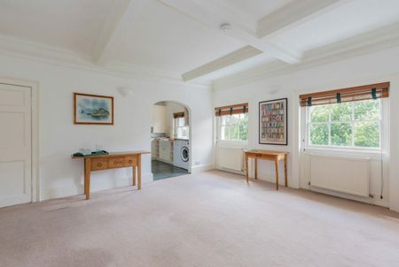 Datchet Lodge, Datchet - Photo 3