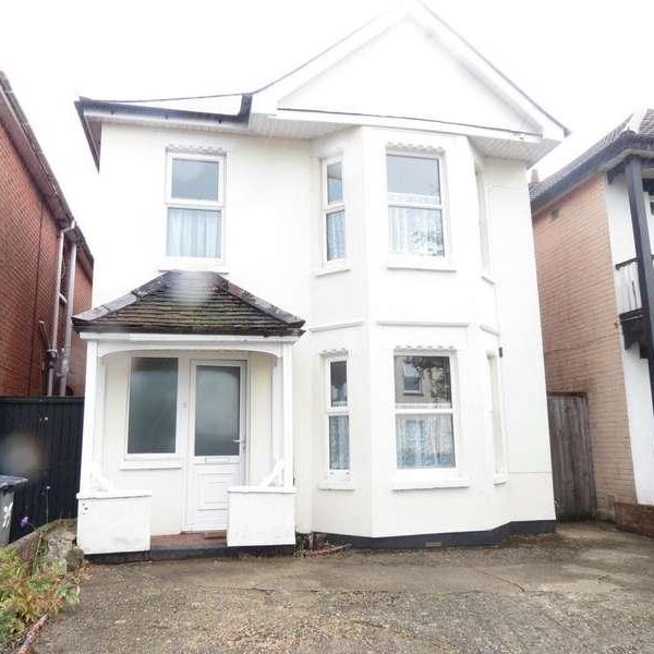 Bedroom Detached House In Winton, BH9 - Photo 1