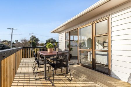 3 bedroom family home in Raumati Beach - Photo 2