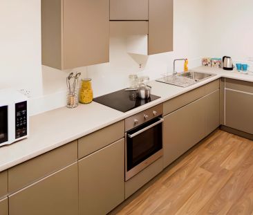 Premium Ensuite 4 Bed - Photo 3