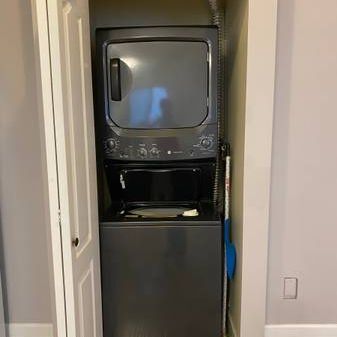 2BDRM Side Suite 750sqft - $1700 - Photo 1