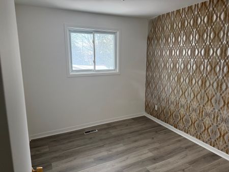 For Lease - 816 Meadowvale Road, Toronto, Ontario - Photo 5