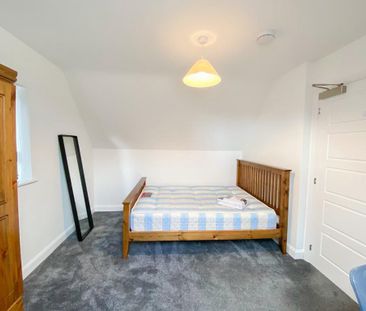 5 bedroom detached house to rent - Photo 2