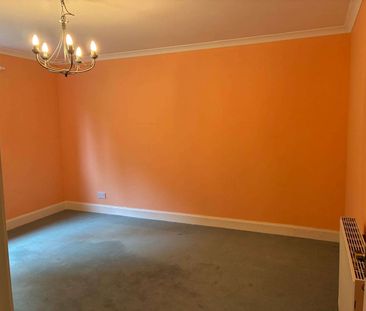 Detached 5 Bedroom Home in much sought after location. - Photo 3